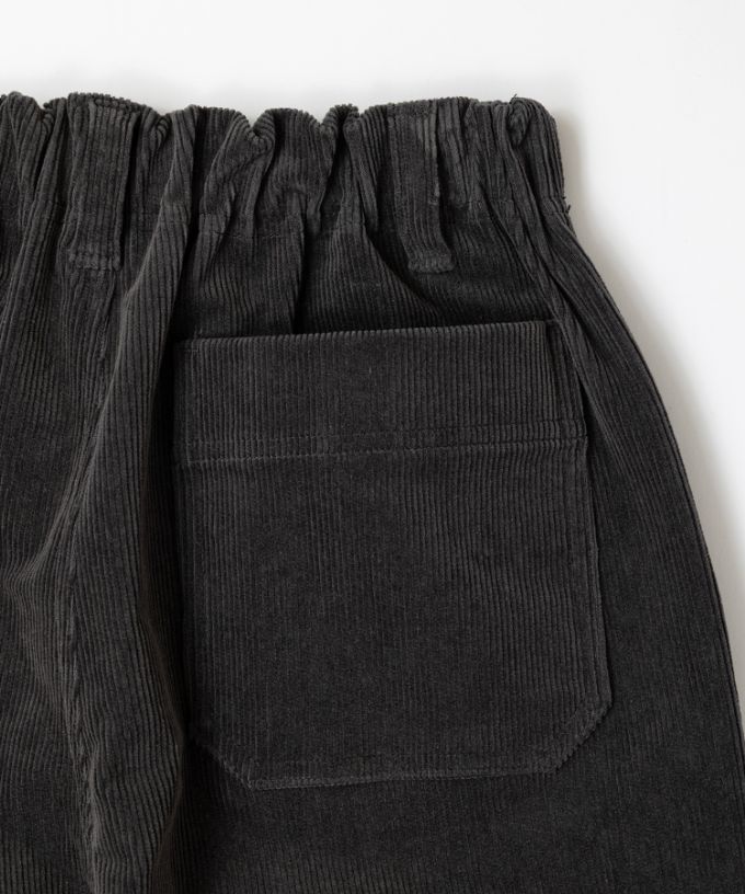 ベルパンツ・F　細コーデュロイ素材のワイドパンツ　