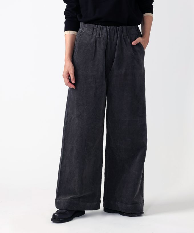 ベルパンツ・F　細コーデュロイ素材のワイドパンツ　