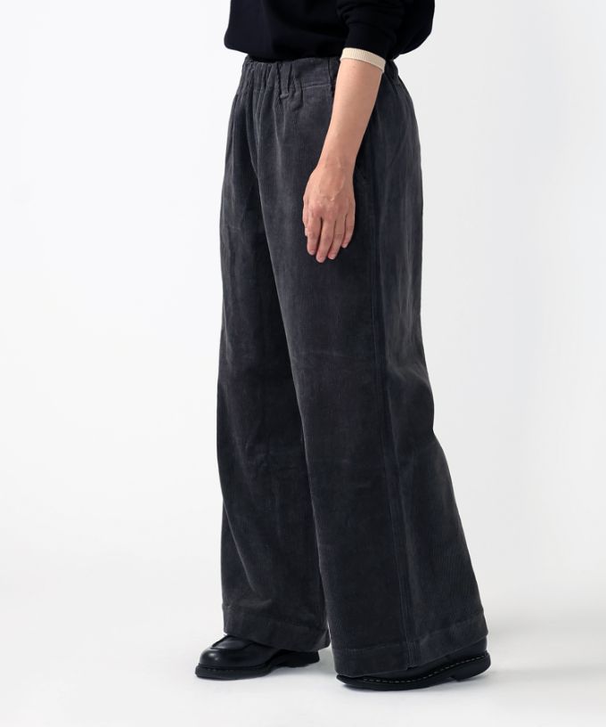 ベルパンツ・F　細コーデュロイ素材のワイドパンツ　