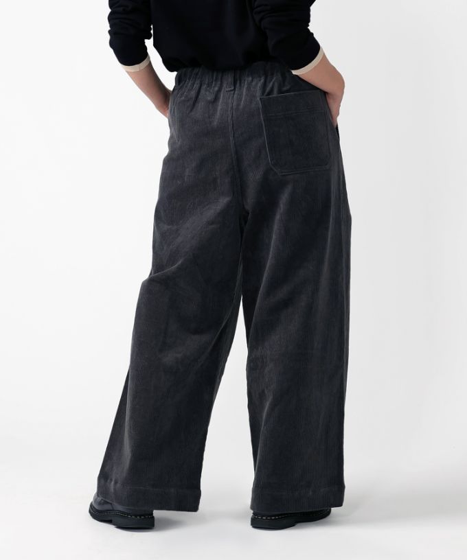 ベルパンツ・F　細コーデュロイ素材のワイドパンツ　