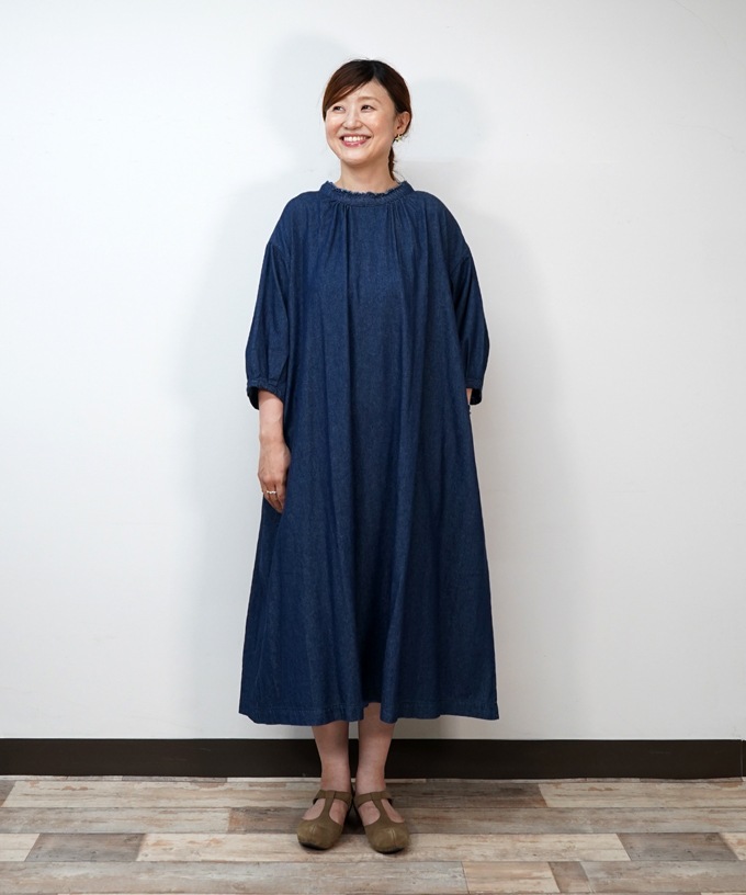 サンドレス・Ｂ　スタンド襟フリルのライトオンスデニム