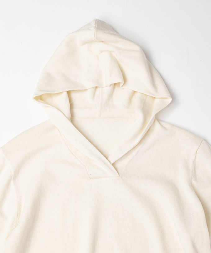 ルーシートップ Aラインのニットフードトップ