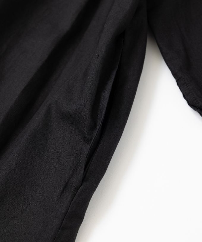 サンドレス　スタンド襟フリルの綿麻ドレス