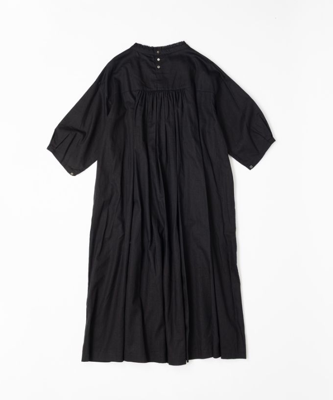 サンドレス　スタンド襟フリルの綿麻ドレス