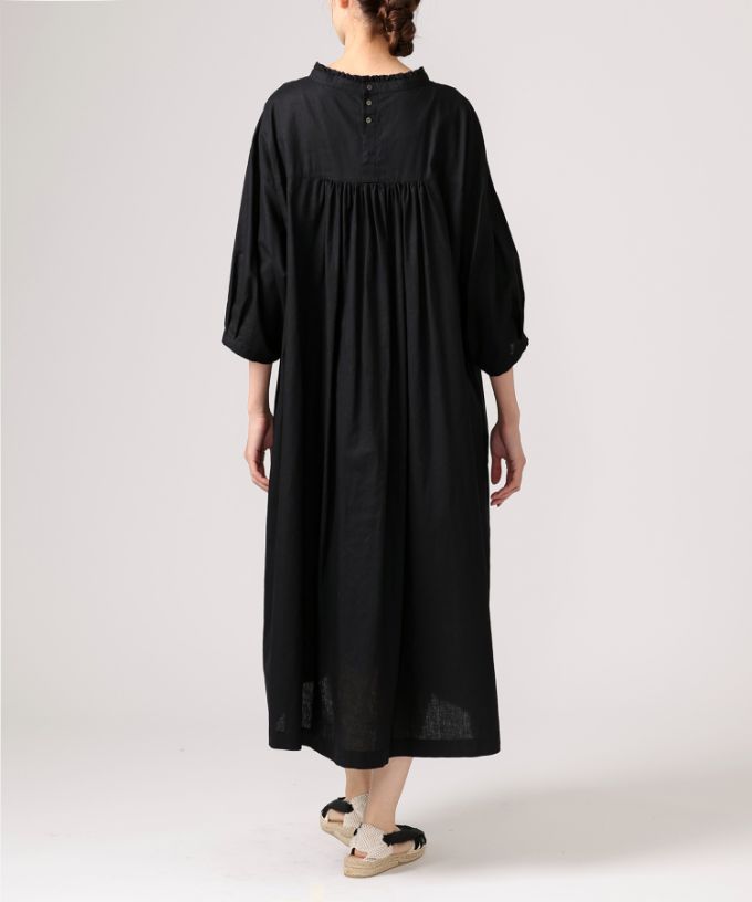 サンドレス　スタンド襟フリルの綿麻ドレス