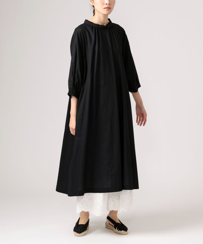 サンドレス　スタンド襟フリルの綿麻ドレス