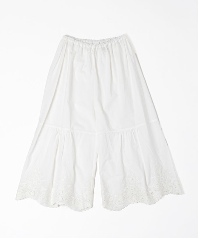ペチパルセミ・V　カットワーク刺繍レースのレイヤードぺチパンツ　ショート丈
