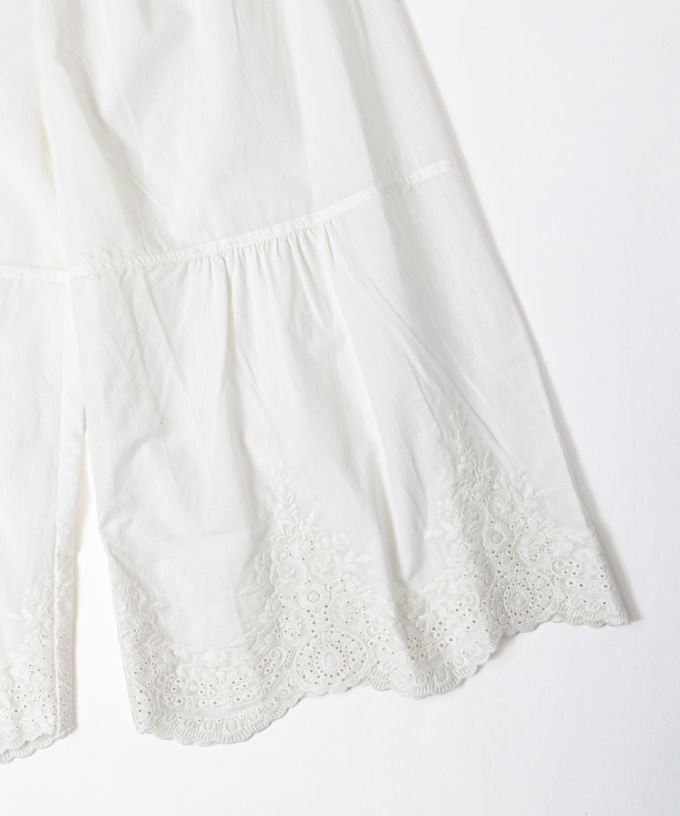 ペチパルセミ・V　カットワーク刺繍レースのレイヤードぺチパンツ　ショート丈