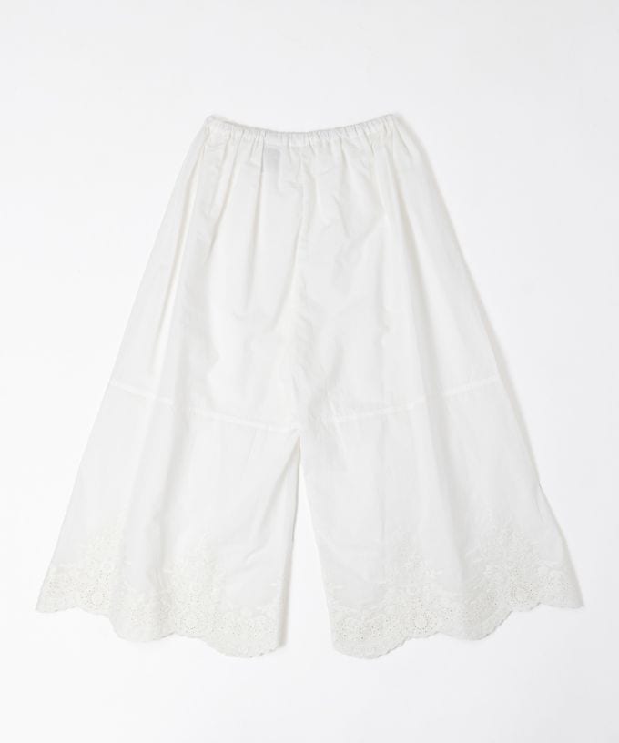 ペチパルセミ・V　カットワーク刺繍レースのレイヤードぺチパンツ　ショート丈