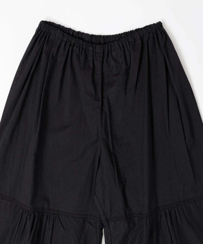 ペチパルセミ・V　カットワーク刺繍レースのレイヤードぺチパンツ　ショート丈