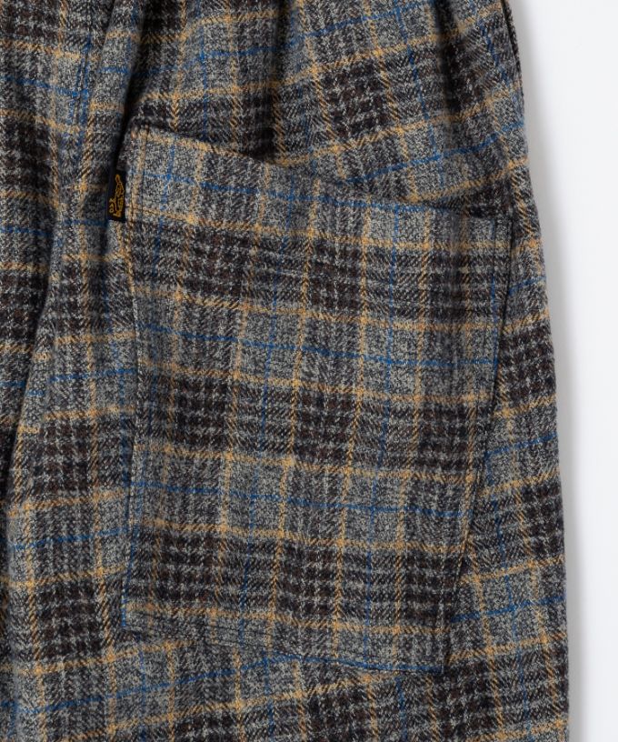マオパンツ・22　コットンツイードチェックのバックポケットパンツ