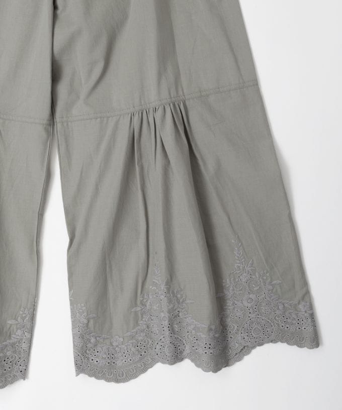 ペチパル・V　カットワーク刺繍レースのレイヤードぺチパンツ