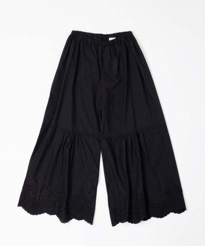 ペチパル・V　カットワーク刺繍レースのレイヤードぺチパンツ