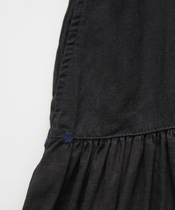 スーザン・B　刺繍をプラスした綿麻ギャザードレス