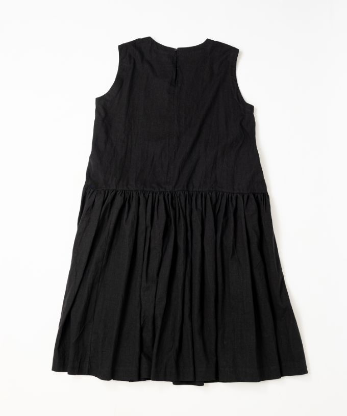 スーザン・B　刺繍をプラスした綿麻ギャザードレス