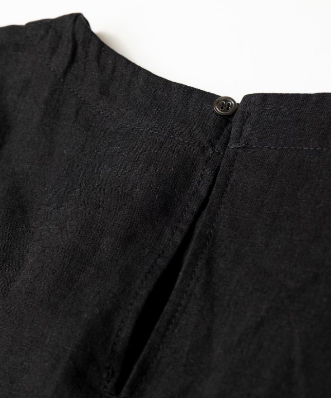 スーザン・B　刺繍をプラスした綿麻ギャザードレス