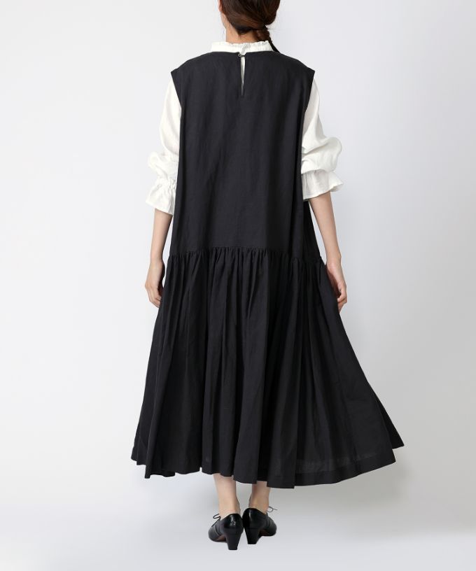 スーザン・B　刺繍をプラスした綿麻ギャザードレス