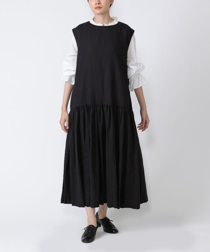 スーザン・B　刺繍をプラスした綿麻ギャザードレス