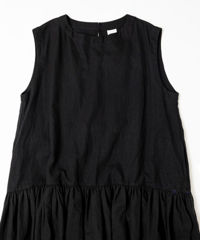 スーザン・B　刺繍をプラスした綿麻ギャザードレス