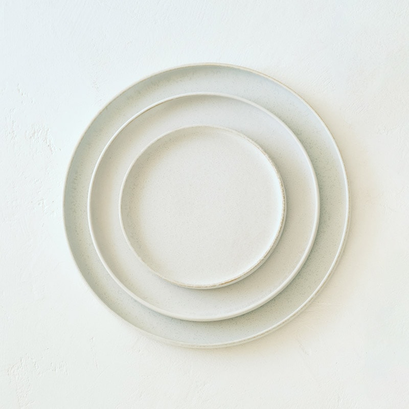【3サイズに増えました】料理がこなれる！切立（きったち）プレート 白 14cm 21cm 25cm フラット 大中小皿 食洗機･電子レンジOK 多治見 日本製 きほんのうつわ