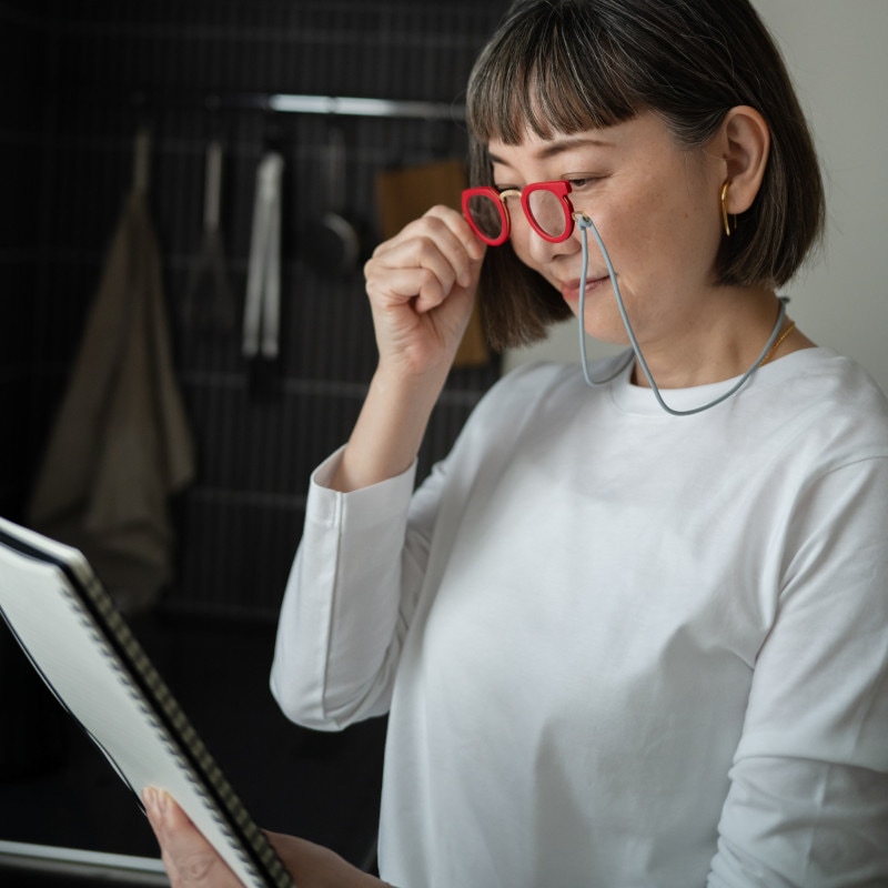 めがね型ペンダントの老眼鏡 全12色 ルーペタイプ Ciqi PEEP GLASS 日本【ネコポスOK】