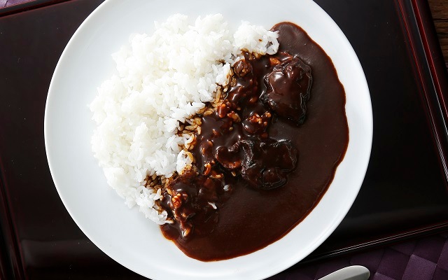 玉ねぎと鶏もも肉の黒カレー