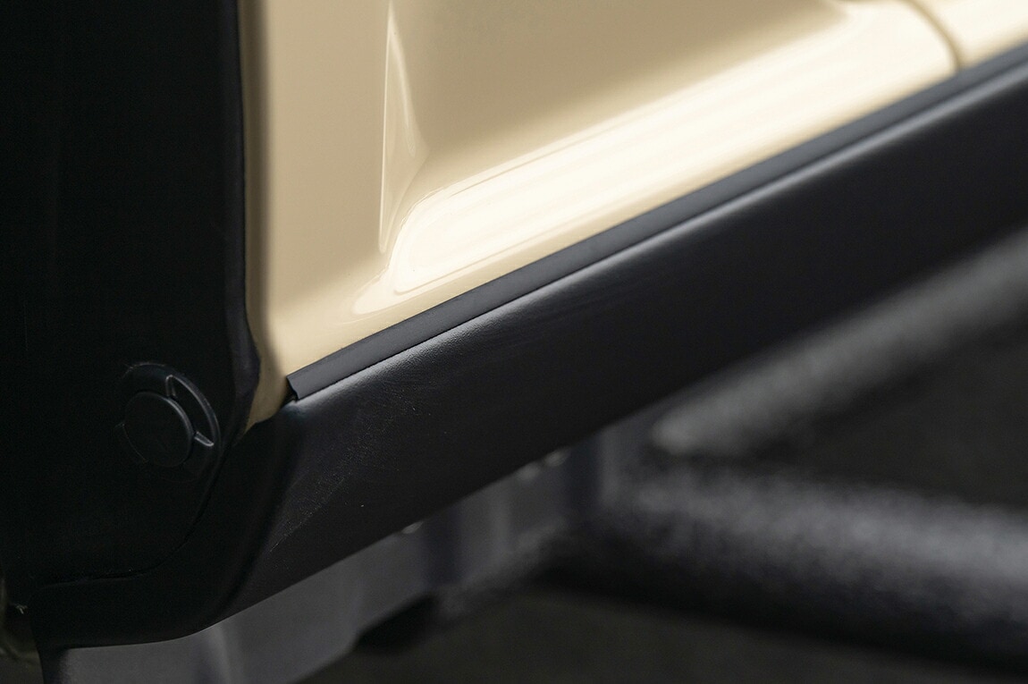 AESサイドガーニッシュ ジムニー JB64用 シボ調ブラック 塗装不要