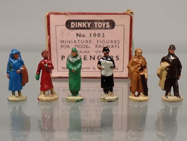 �쥢�� DINKY PASSENGERS ���ͥ��å� (�����������������㥹����)