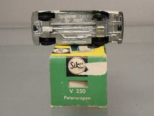 SIKU 250 メルセデスベンツ 190D ポリスカー1/60 8cm 初期ジク