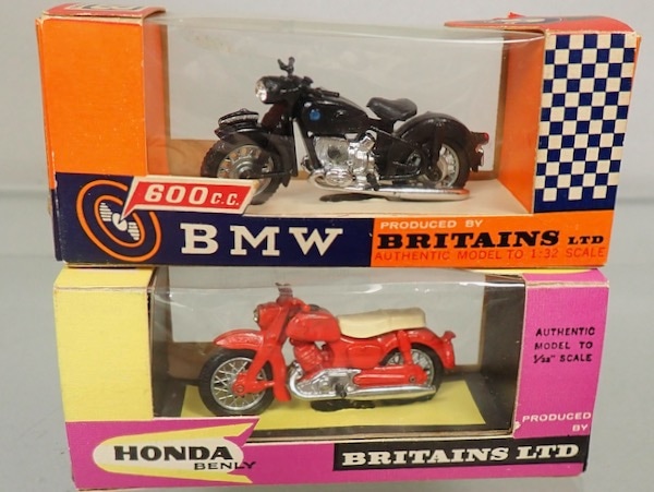 BRITAIN BMW 7cm