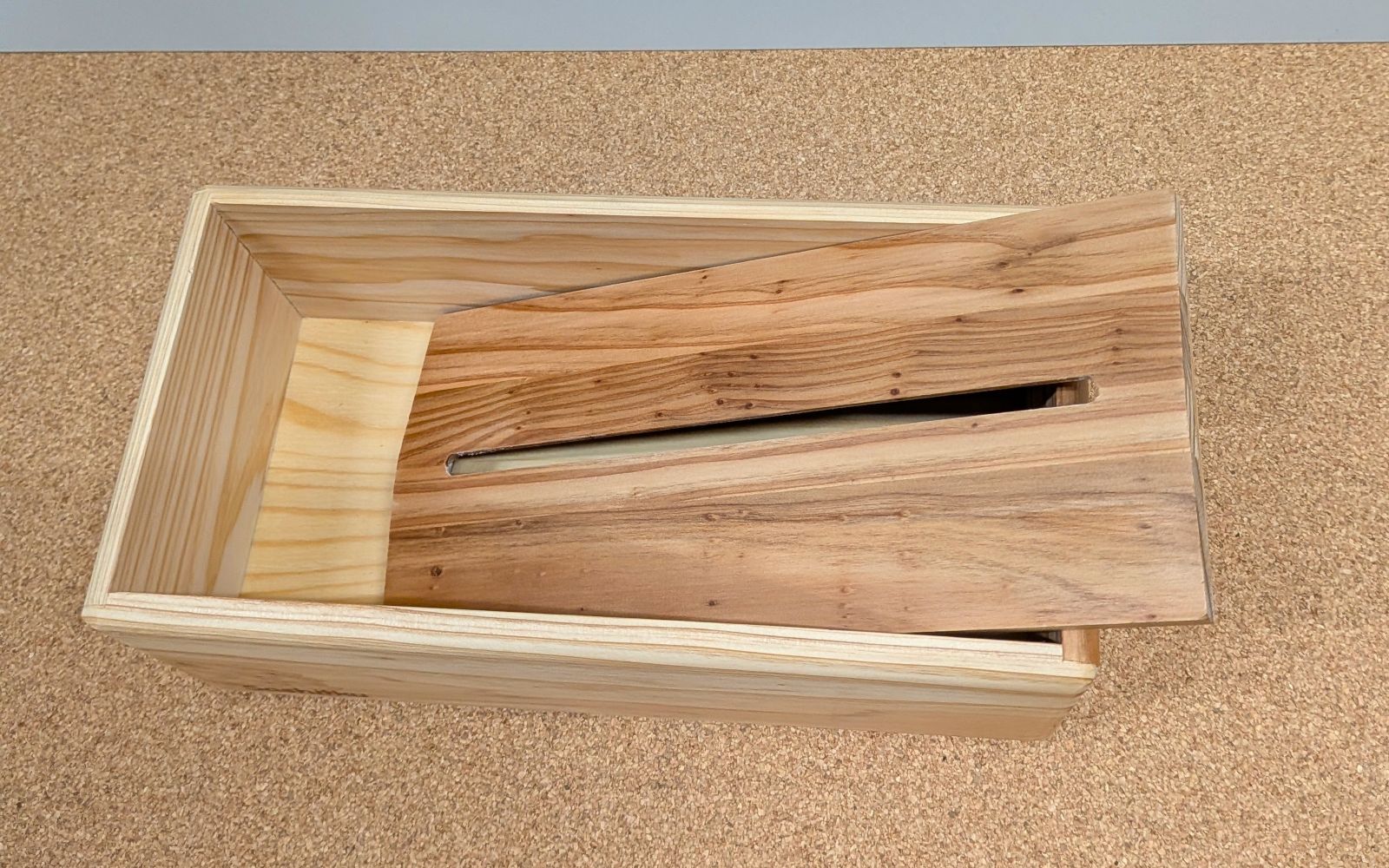 ティッシュボックス