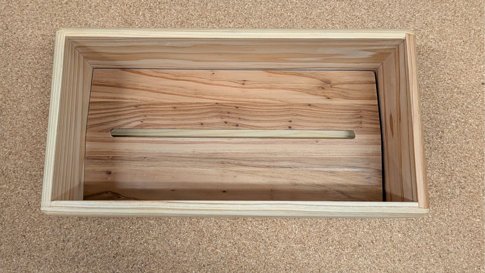 ティッシュボックス