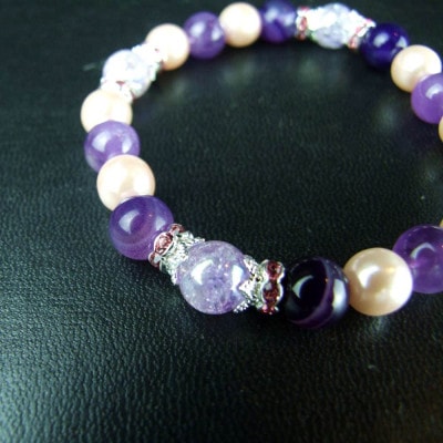 幸運来福/愛され力アップ　ラベンダーアメジスト×ピンクパール（樹脂）×パープルクラックオーラ　巫女ブレスレット　神社で祈願済み