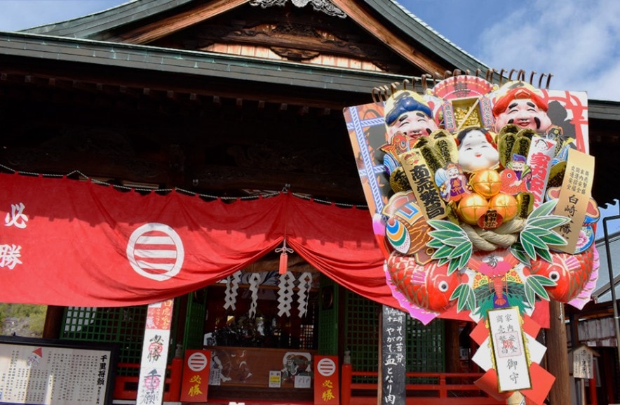 幸運をかき集める熊手の由来｜白崎八幡宮
