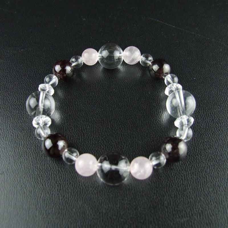 エネルギーをチャージし、幸運を呼び込むブレスレット♪レディース【ガーネット】１月の誕生石