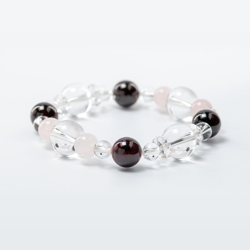 エネルギーをチャージし、幸運を呼び込むブレスレット♪レディース【ガーネット】１月の誕生石