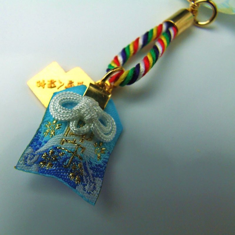 世界最小のお守り 開運 ブルー 福豆 ｜白崎八幡宮