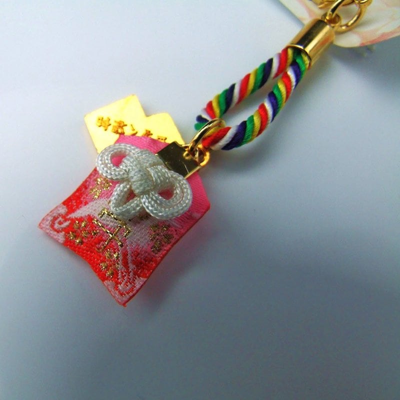 世界最小のお守り 開運 ピンク 福豆 ｜白崎八幡宮