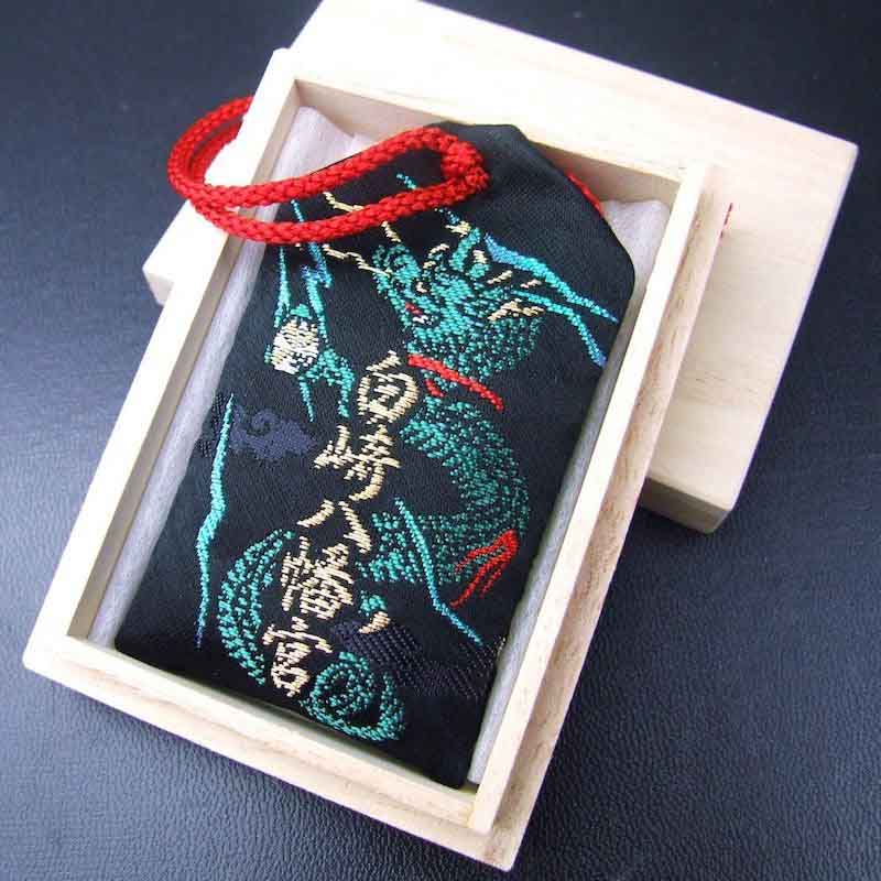 勝運上昇！必勝お守り（桐箱入り/黒） スポーツや受験・勝負事に　神社で祈願済み