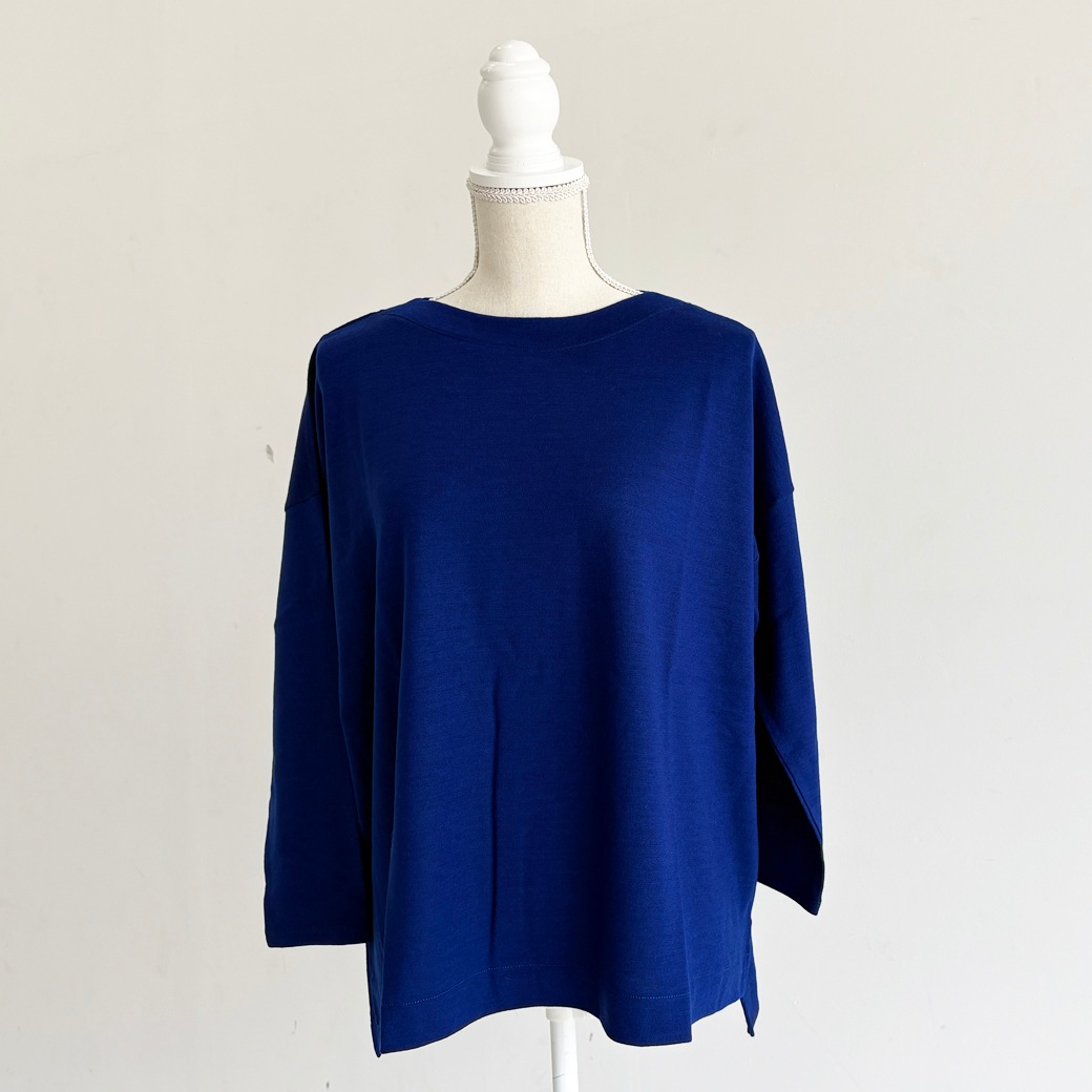 ウォッシャブルウール＿ボートネック　スクエアシルエット裾スリットプルオーバー