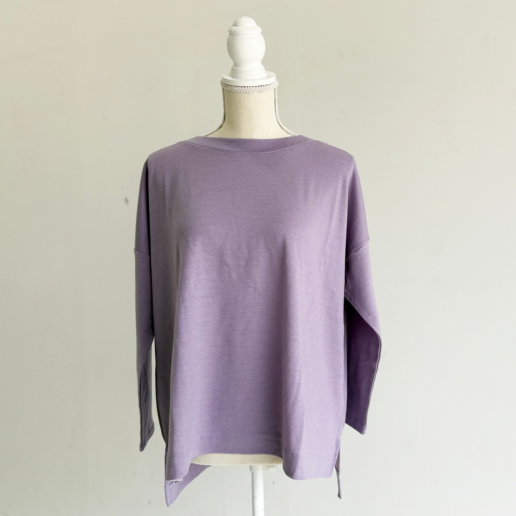 ウォッシャブルウール＿ボートネック　スクエアシルエット裾スリットプルオーバー