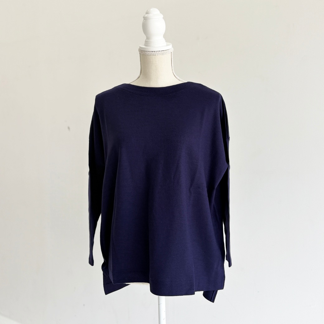 ウォッシャブルウール＿ボートネック　スクエアシルエット裾スリットプルオーバー