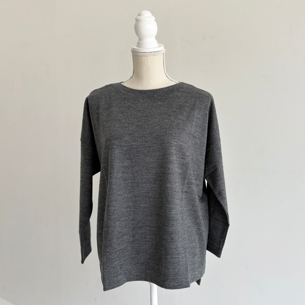 ウォッシャブルウール＿ボートネック　スクエアシルエット裾スリットプルオーバー