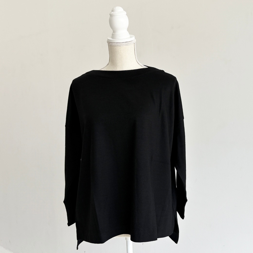 ウォッシャブルウール＿ボートネック　スクエアシルエット裾スリットプルオーバー