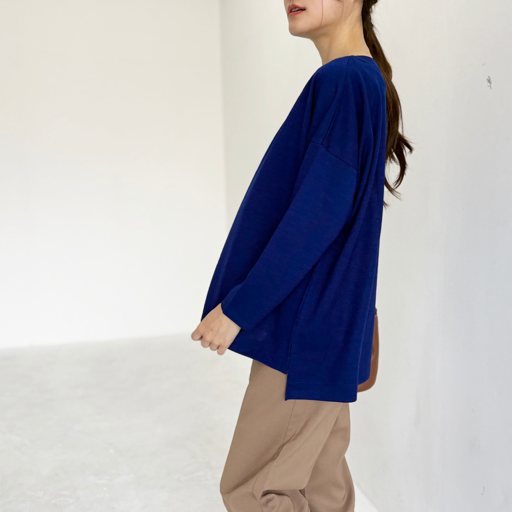 ウォッシャブルウール＿ボートネック　スクエアシルエット裾スリットプルオーバー