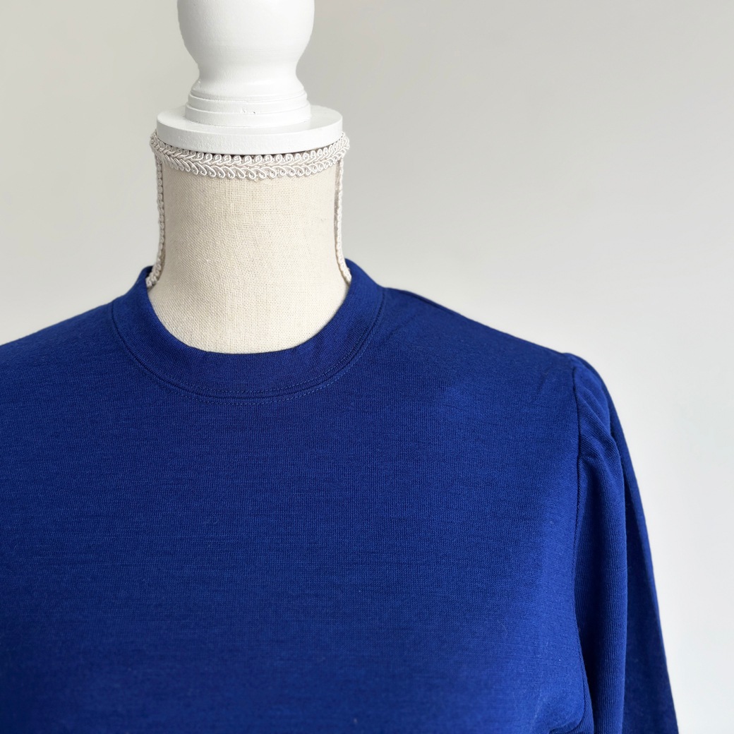 ウォッシャブルウール＿ギャザーショルダープルオーバー