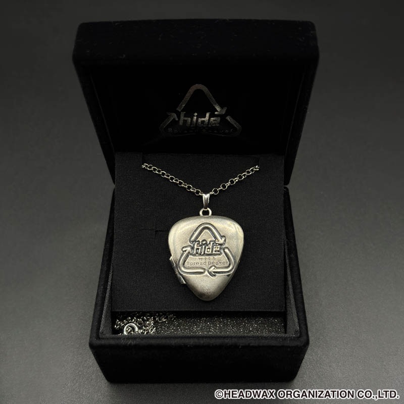 hide Memorial Pick Locket