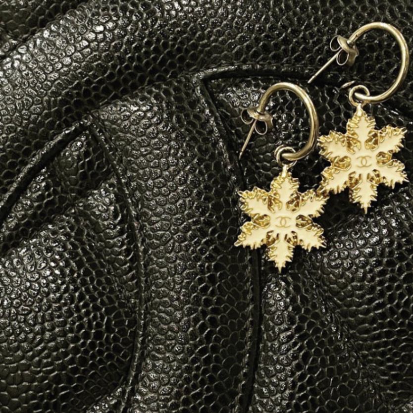 CHANEL シャネル スイングピアス スノーフレーク 雪の結晶 ゴールド ホワイト 01A