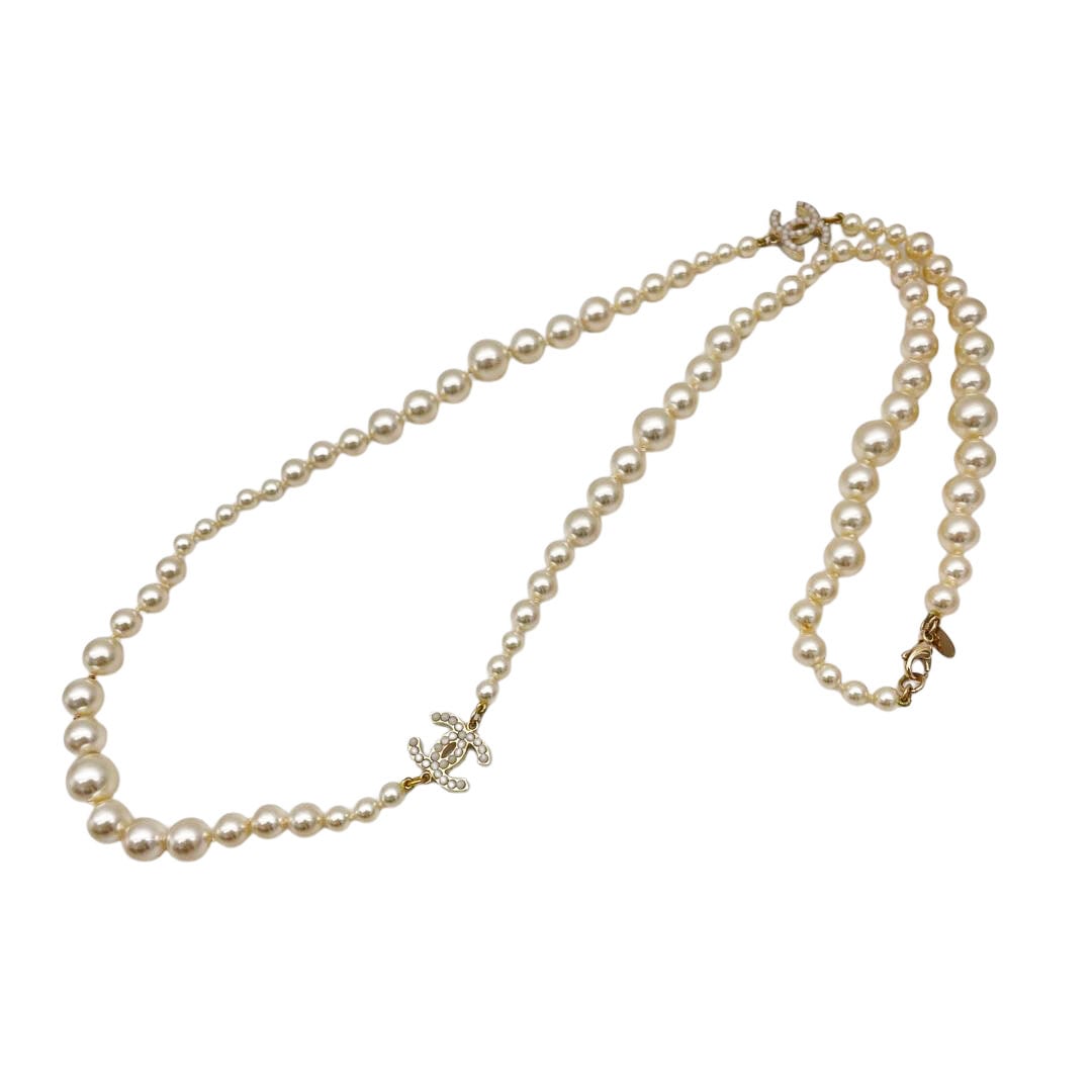 CHANEL シャネル ロングネックレス フェイクパール ココマーク ゴールド系 09V