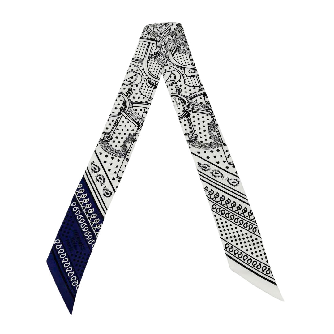 HERMES エルメス スカーフ ツイリー 『Eperon d'Or Bandana(エプロン・ドール・バンダナ)』 シルク ブラン/マリン/ノワール 2024春夏